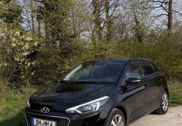 Hyundai i20 90.000 km 8.700 &euro; Muggensturm 76461