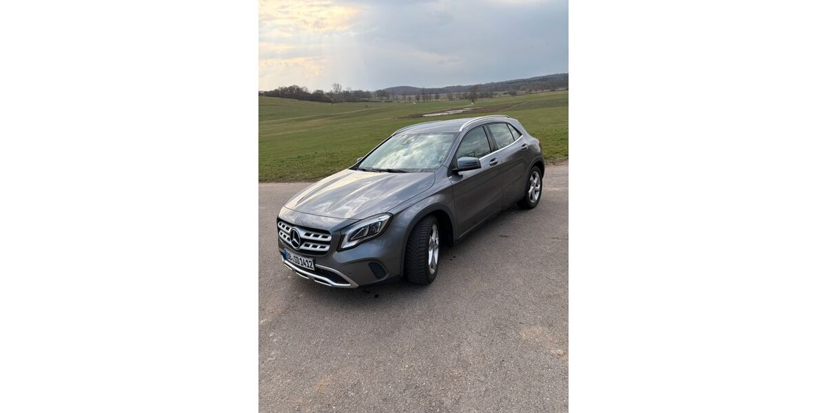 Mercedes-Benz GLA 200 99.200 km 21.000 &euro; Baden-Württemberg - Böblingen 71034