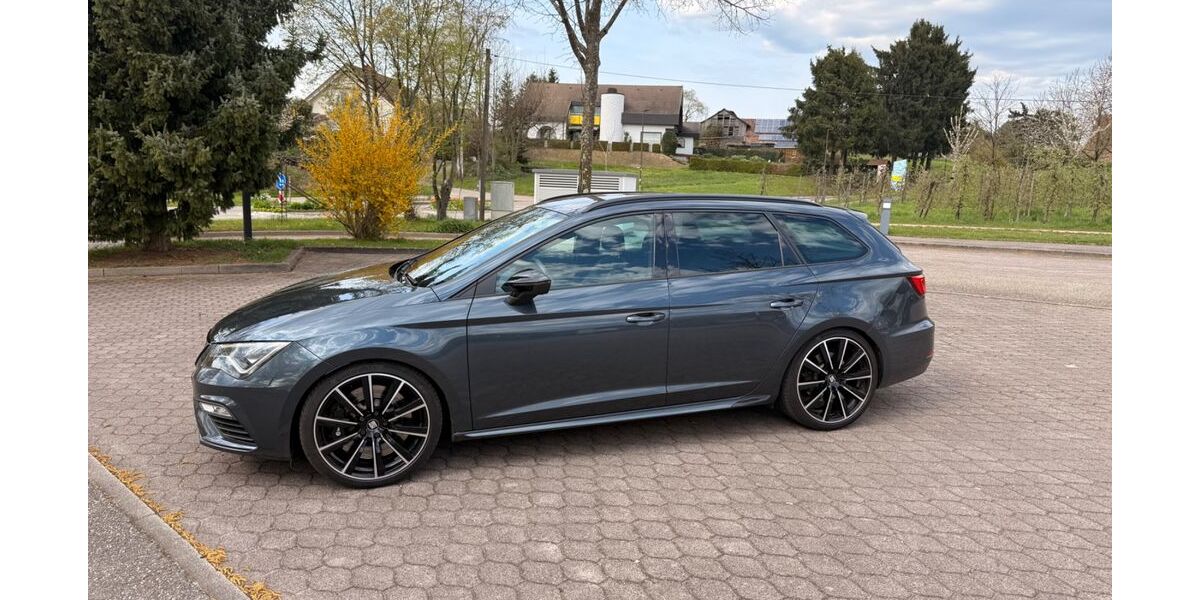 Seat Leon 48.600 km 24.000 &euro; Achern 77855