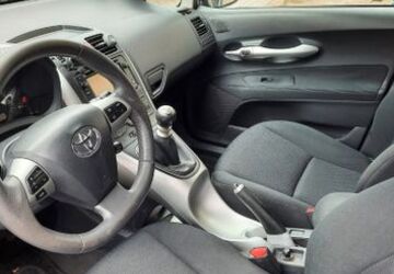 Toyota Auris 142.000 km 5.300 &euro; Rastatt 76437