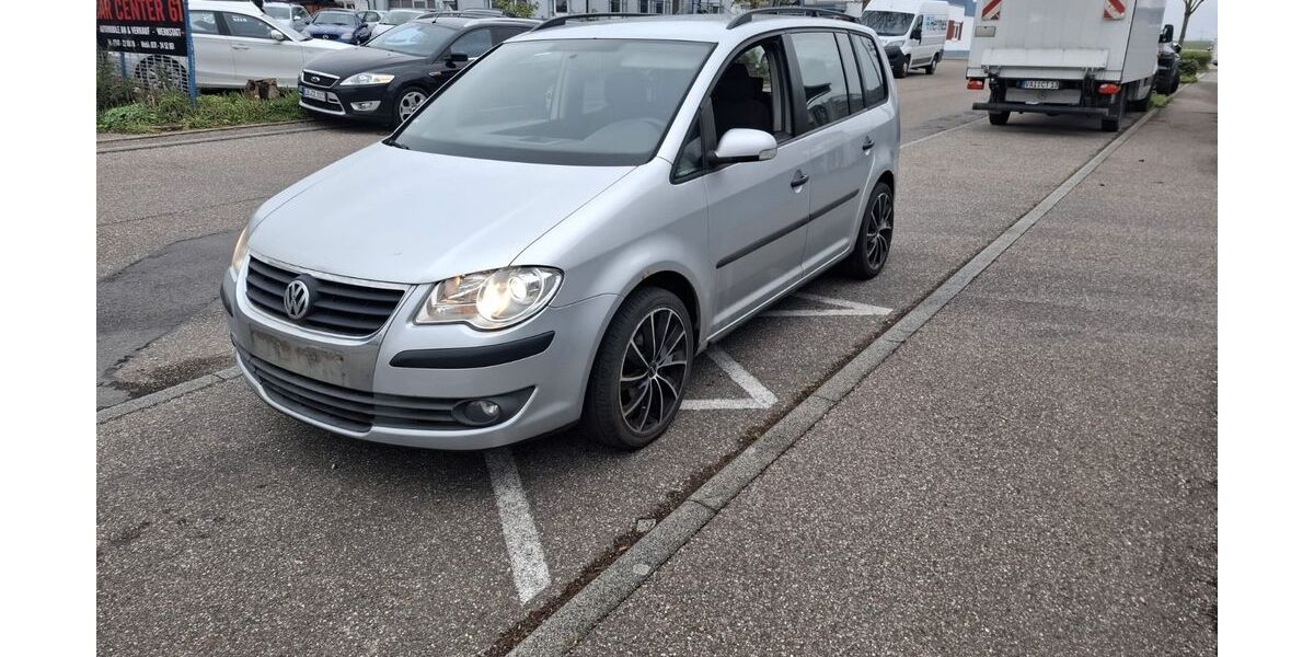 VW Touran 287.000 km 1.499 &euro; Baden-Württemberg - Sachsenheim 74343