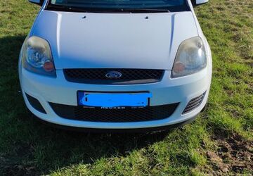 Ford Fiesta 151.000 km 1.300 &euro; Steinmauern 76479