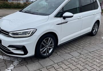 VW Touran 90.000 km 21.090 &euro; Steinmauern 76479